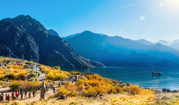 漫步伊犁、 賽里木湖、吐?tīng)柛踊?、民族村、獨(dú)山子大峽谷、天山天池雙飛8日/雙臥10日游